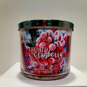 New Bath & Body Works Frosted Cranberry 3-Wick Candle